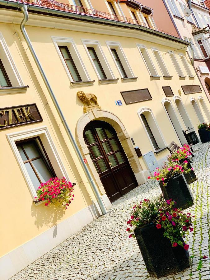 Apartament W Centrum Miasta Z Darmowym Parkingiem Dla Dwojga -Apartamenty Pod Zlotym Lwem Kladsko Exteriér fotografie