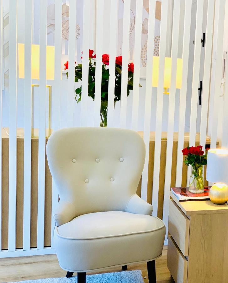 Apartament W Centrum Miasta Z Darmowym Parkingiem Dla Dwojga -Apartamenty Pod Zlotym Lwem Kladsko Exteriér fotografie